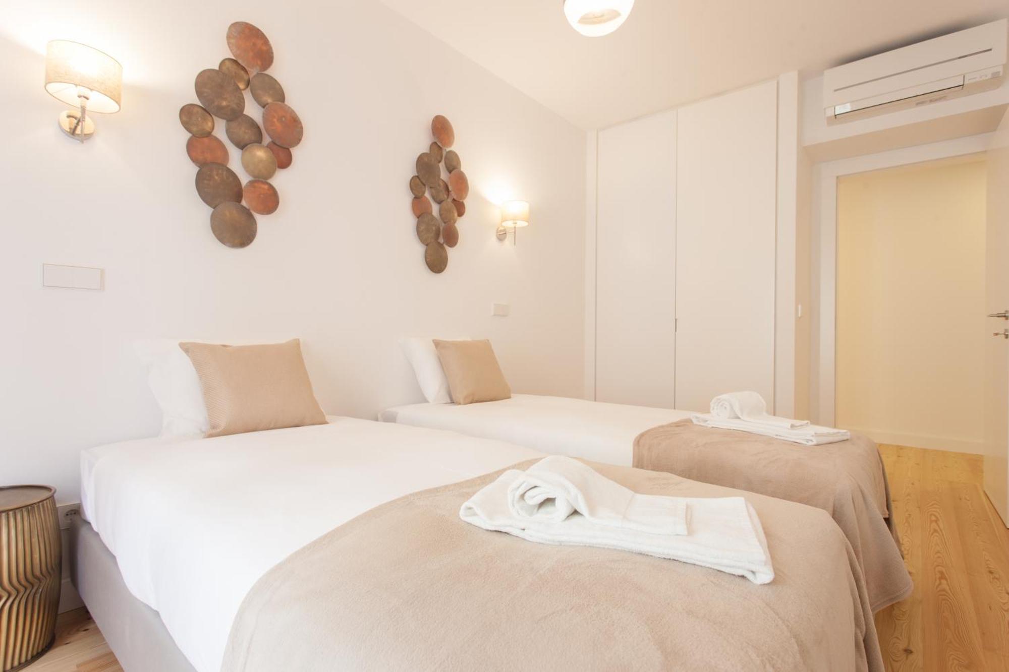 Mouraria Blue Three-Bedroom Apartment W/ Parking - By Lu Holidays Lissabon Exterior foto